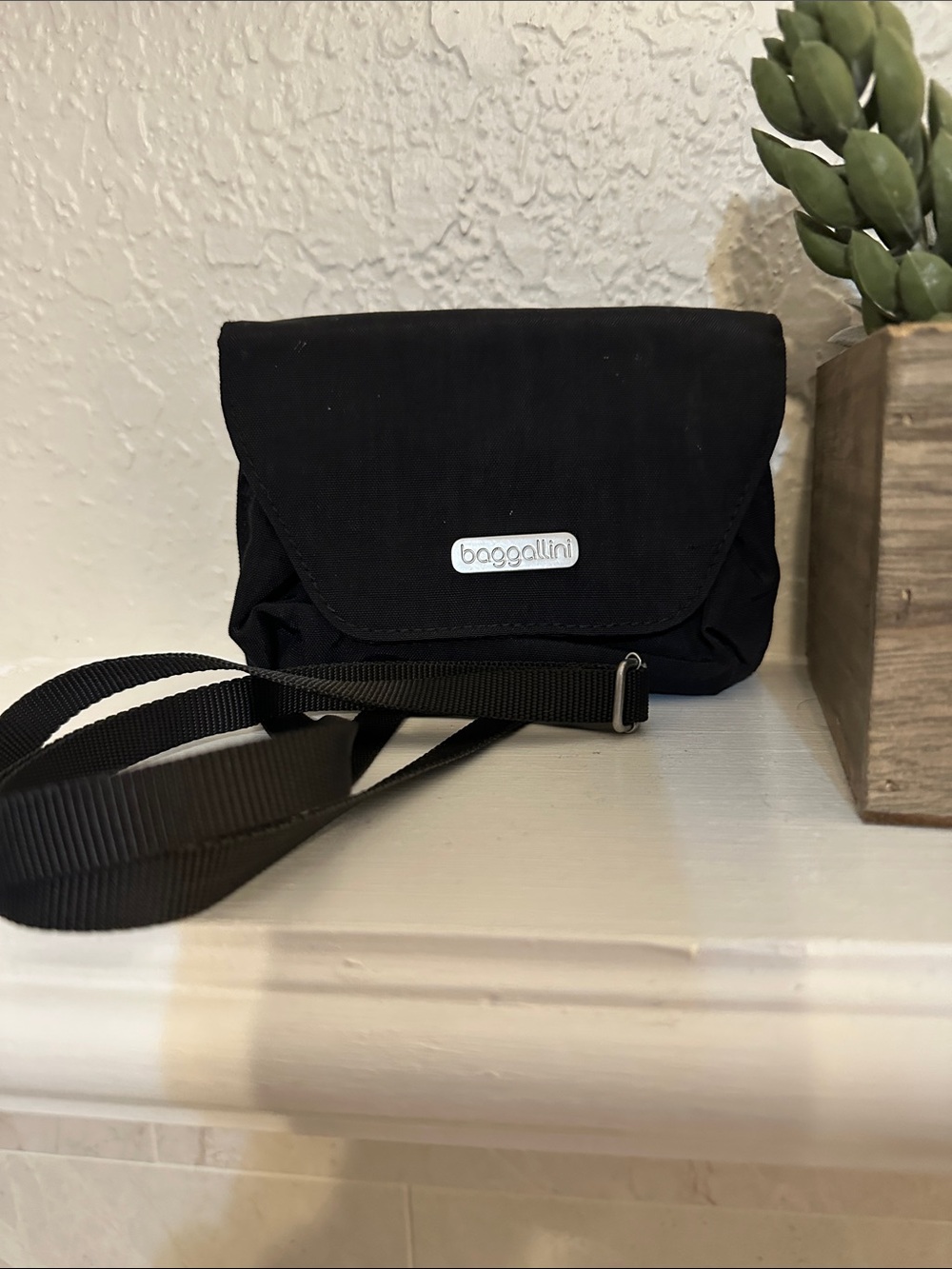 Baggallini Black Crossbody Wallet/Bag with Adjustable Strap